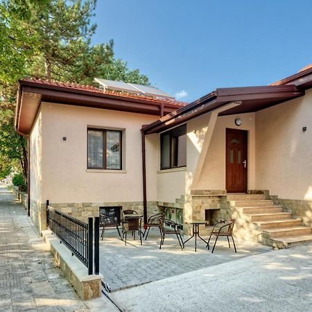 Къща За Гости Relax Hisarya Exterior photo