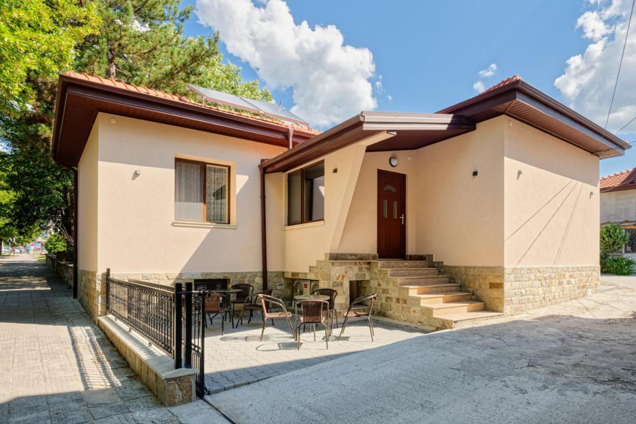 Къща За Гости Relax Hisarya Exterior photo